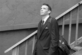 無印良品のリュックを使うビジネスマン