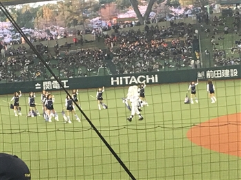 試合前のダンスパフォーマンス